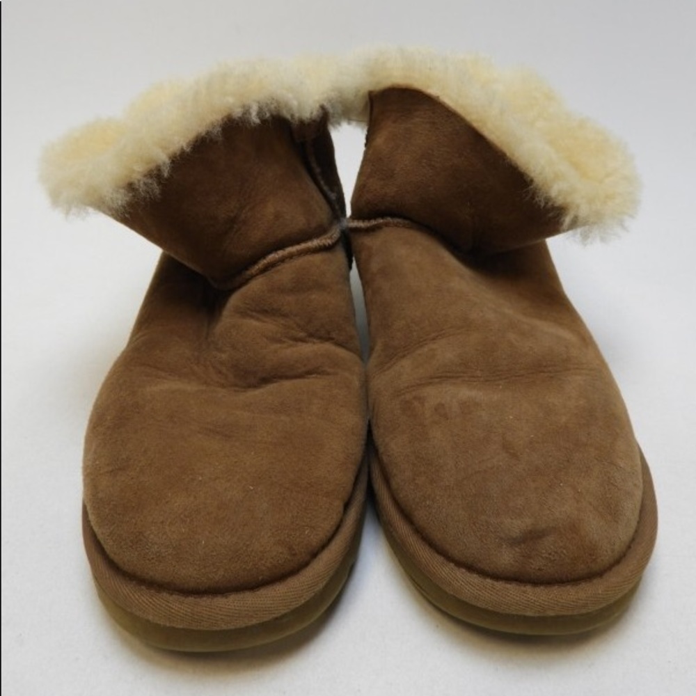❌❌SOLD❌❌UGG Mini Bailey Button - Size EU38
